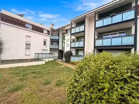 charmant t2 avec terrasse et ascenseur