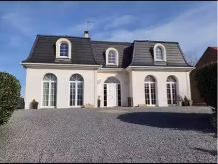 demeure familiale de 194 m² avec piscine et grand jardin