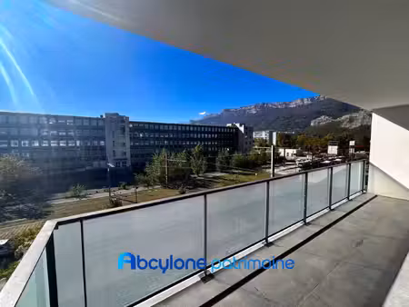 superbe t3 avec balcon d’angle plein sud et vue dégagée sur