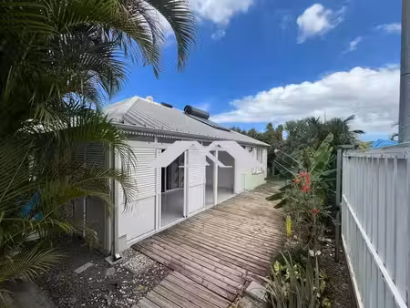 maison f5 avec piscine dans un lotissement privé saint louis