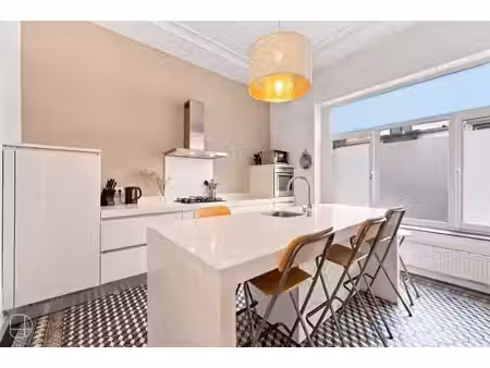 maison de caractère avec 4 chambres  bureau et terrasse