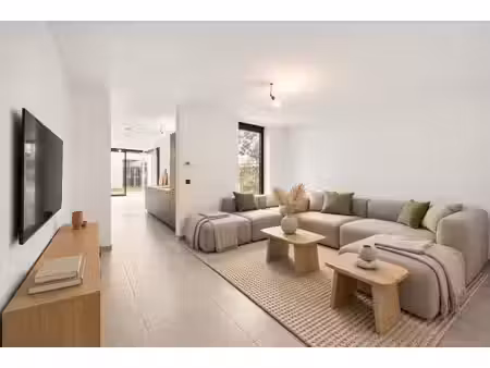volledig vernieuwde woning met vier slaapkamers en gezell...