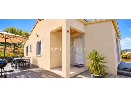 jolie maison dans un quatier résidentiel