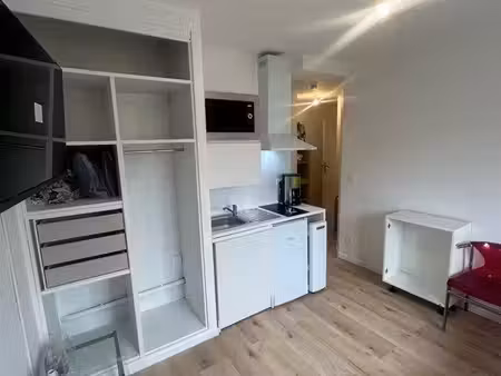 studio meublé 850 euros
