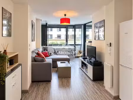 t2 de 42 m² dans le 10e : le bon plan pour un premier achat ou