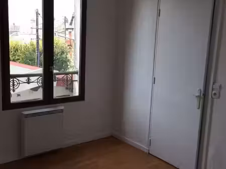 studio 25 m2  centre ville 150 m de la gare
