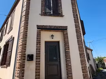 a louer - appartement t3 de 67m2 avec 2 places de parking - saint-pierre-lès-nemours