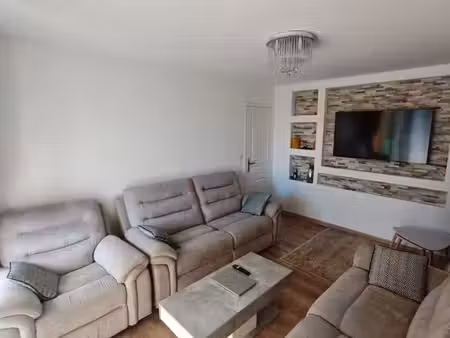t2 meublé 47m² refait à neuf — balcon  clim  tram au pied — gorbella