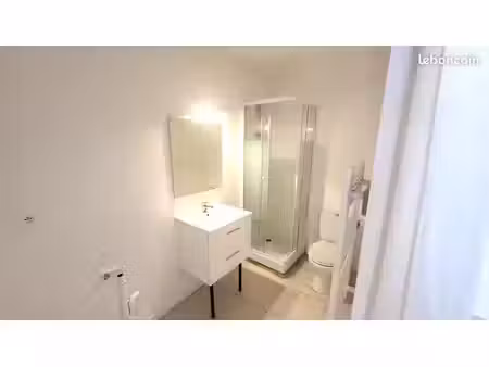 studio 1 pièce 27 m²