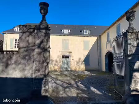 location maison mitoyenne coarraze 125m2 en plein coeur du village
