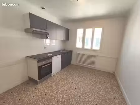 2 pièces de 55 m² avec parking  au centre ville
