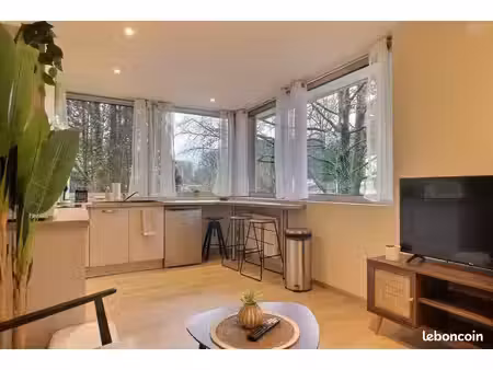 t2 meublé 50 m² avec grand garage et jardin privatif