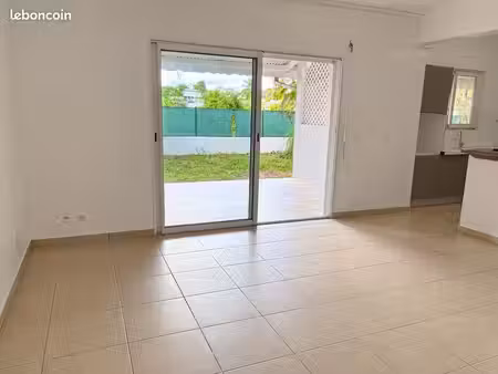 à louer t3 – 2 chambres  quartier sécurisé avec accès privé à la plage