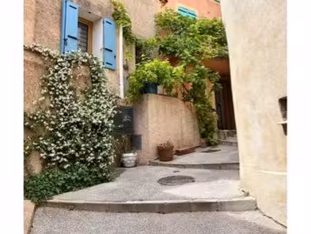 location maison de village