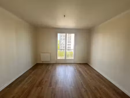 appartement * 3 pièces * 49 m² * 44400 reze * 700 * 35 * 735