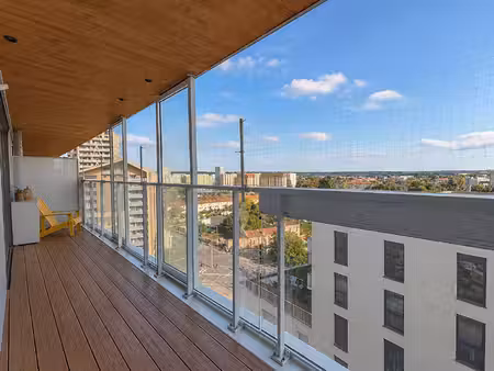 t2 récent avec balcon et parking - bordeaux