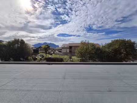 vinzier centre – t3 duplex à aménager avec terrasse de 27 m²