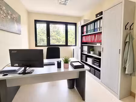 plateaux de bureaux de 134m2 modulables + 5 places de parking privatives