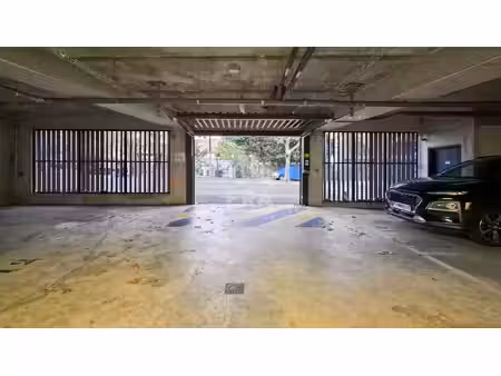 noisy le sec limite montreuil  parking sécurisé de 13.10 m2