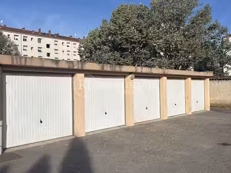 vénissieux - garage box fermé