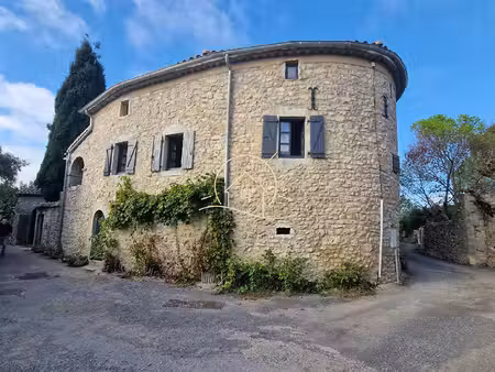 une demeure de caractère en pierre au du sud de l'ardèche 6 pièce(s) 260 m2