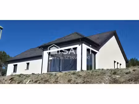 à vendre à tauves (63690) – maison neuve de plain-pied  lumineuse et économe  avec vue sur