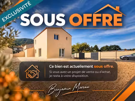 une villa neuve de 105 m² avec grand espace de vie  trois chambres et garage.