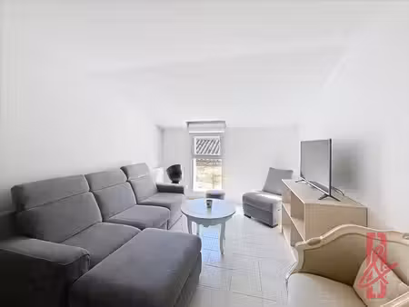 angouleme t3 méublée 74.02m²