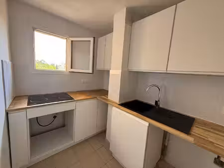 2 pièces avec loggia dans résidence avec piscine et tennis