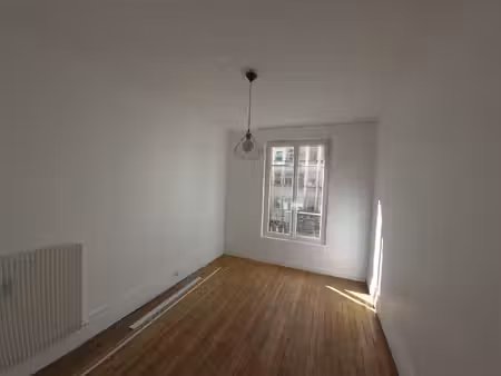à louer studion très lumineux- proche ligne 5