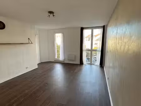 studio avec place de parking en sous-sol dans le dans quatie