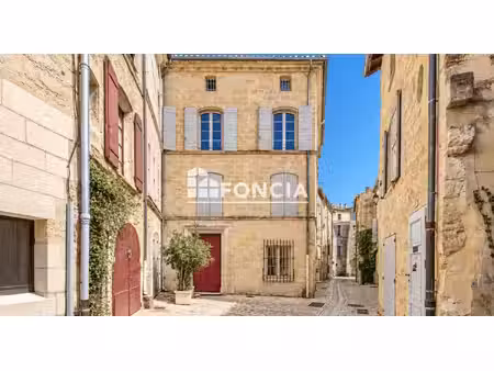 uzès centre historique  appartement t3 de caractère rénové  avec vue sur jardin