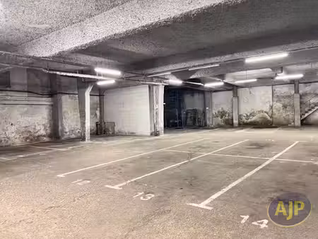 place de parking couverte