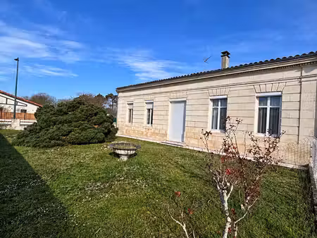 le charme de l'ancien et le confort du plain-pied idéalement situé !