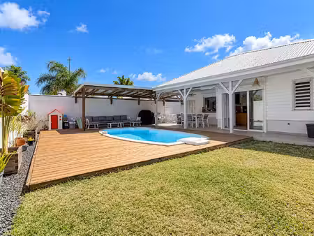 maison f3 avec piscine et plage à pieds - anse à la barque