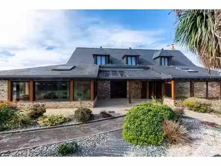 ancienne étable réinterprétée au sud-est de rennes à retiers - 195 m2 - 313000 €