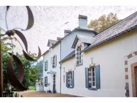 maison de maître de 1848  dépendances et piscine couverte sur 6 75 hectares à saint vincen