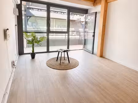 beau local professionnel arles