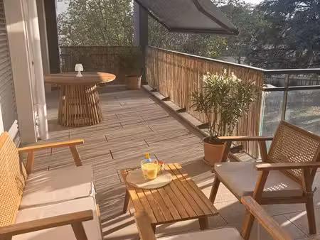 appartement 84m2 triple box 1700 charges comprises
