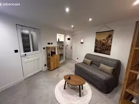 studio meublé 19 m² + cave – la tour-d’aigues centre