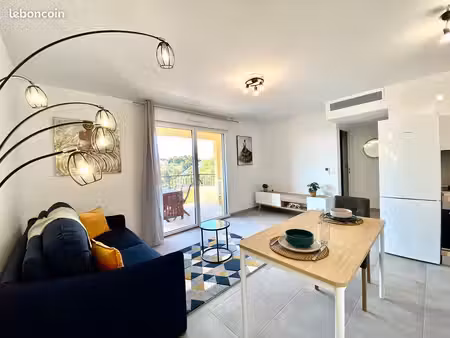à louer – appartement t2 meublé en rez-de-jardin avec terrasse  piscine et parking – le ro