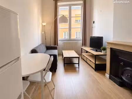 t1 meublé avec mezzanine – lyon 1er – 780 cc