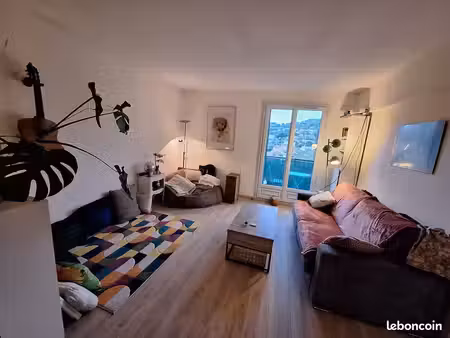2 pièces 42 m² avec balcon vue collines et parking privé