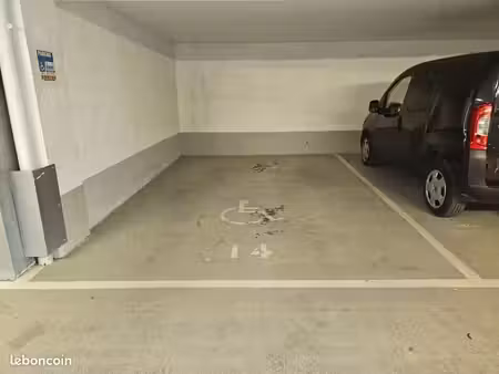 parking pmr grande largeur 16 m2 – montrouge rue germain dardan – 100 /mois