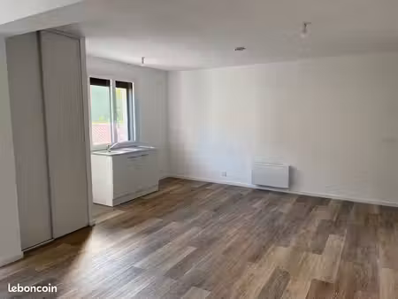 maison rénovée 3 chambres à louer – jardin 309 m² – le poiré-sur-vie