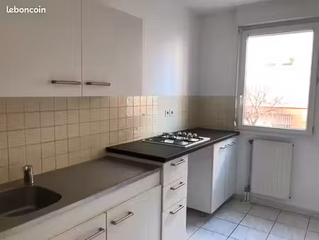 agréable t2 avec garage et belle terrasse