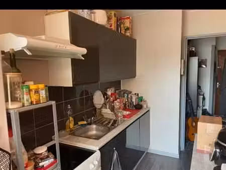 agréable studio avec balcon bron centre