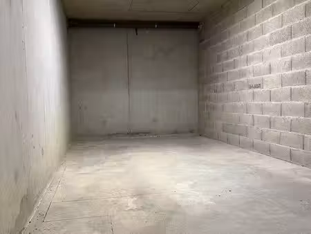 garage 20 m2 accès sécurisé à sancé