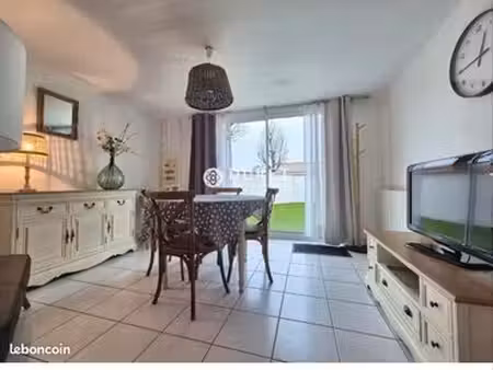t2 meublé 29 m2 avec jardinets et 2 parkings - challans centre (dispo 1er décembre)