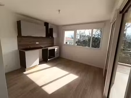 location appartement 3 pièces 74.7 m² à mont-de-marsan (40000)  785 €